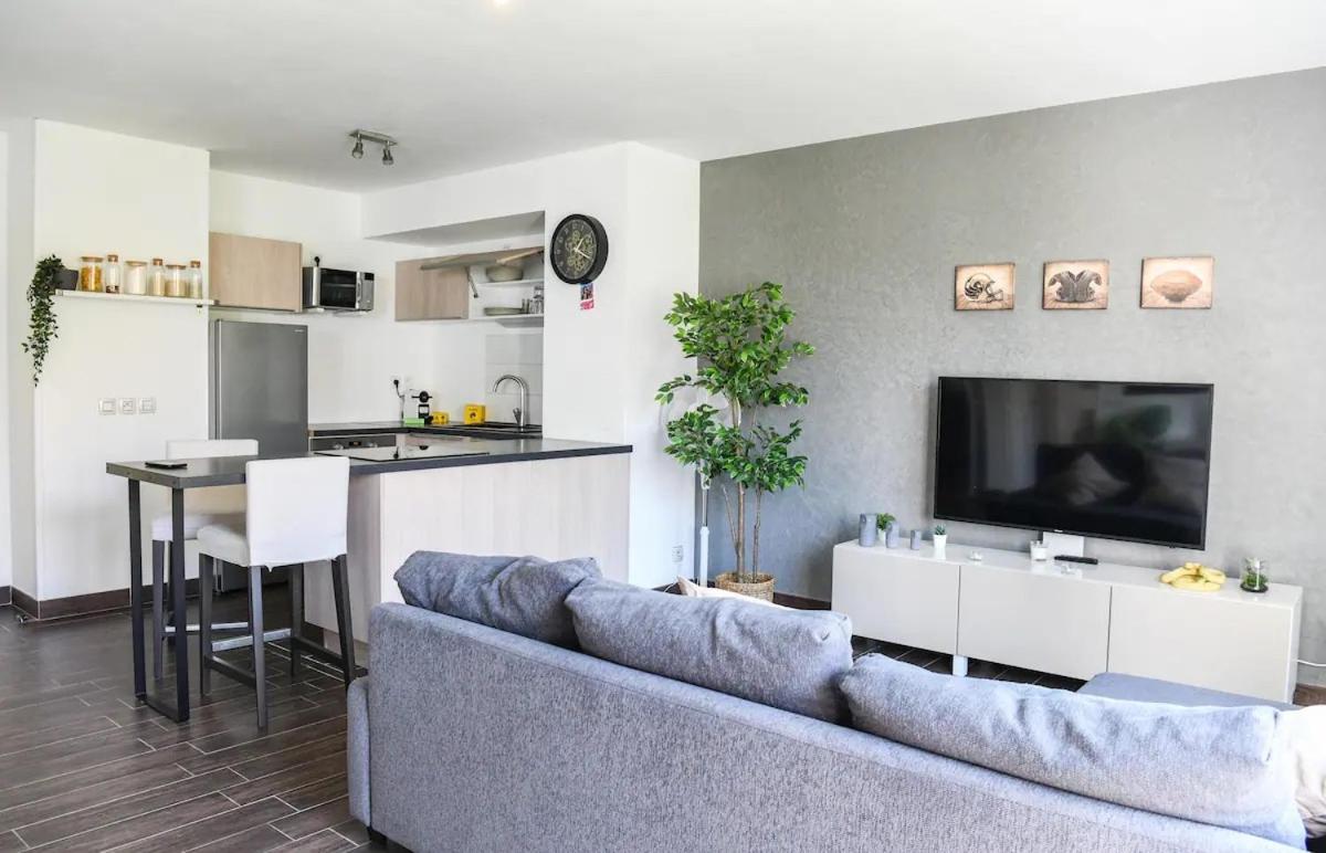Superbe Appartement Avec Terrasse, Piscine & Parking Prive A 马赛 外观 照片